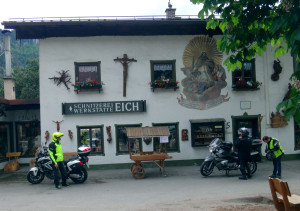 Woodcarving shop AND painting in Oberammergau