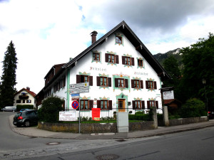 Can you see the architectural detail painted onto this building? Oberammergau Lüftlmalerei