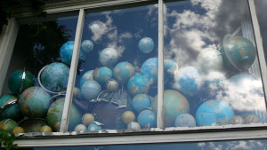 Globes in a window Amsterdam 3321 x