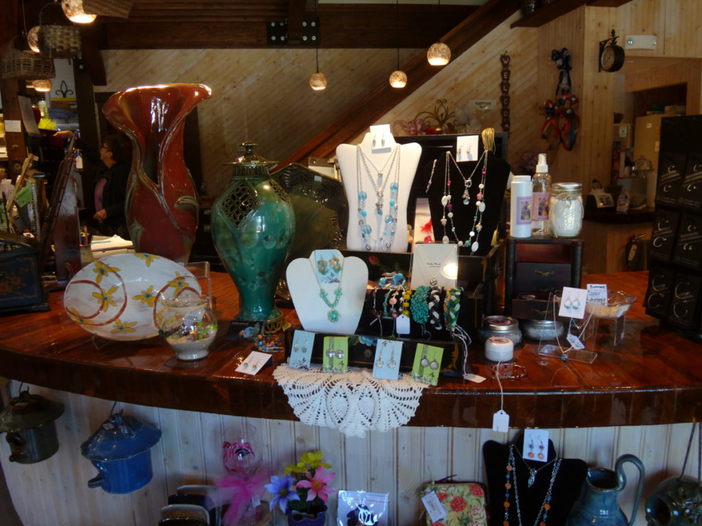 Seagrove Creations Pottery also sells attractive jewelry and similar collectibles.