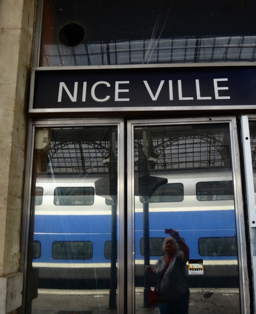 Arrival in "Nice Ville" by train.